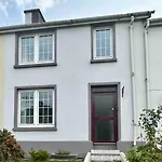 Beautiful House In Town 킬라니