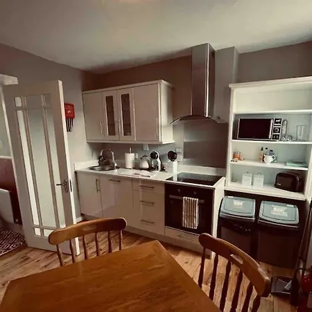 Beautiful House In Town Feriehus