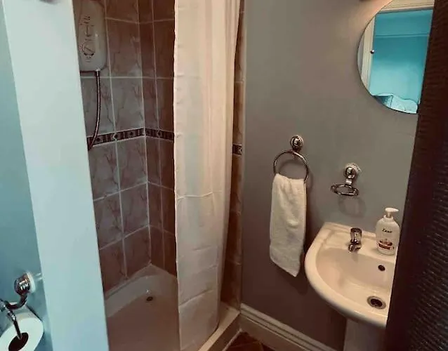 Beautiful House In Town 킬라니