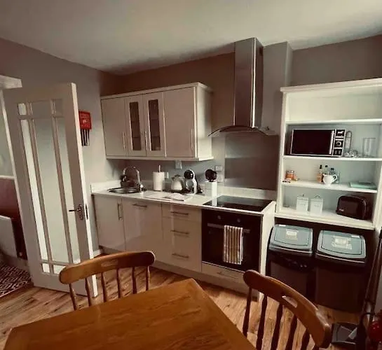 Beautiful House In Town 펜션