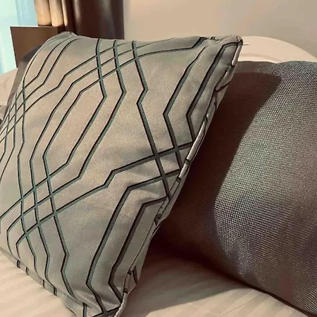 Beautiful House In Town *